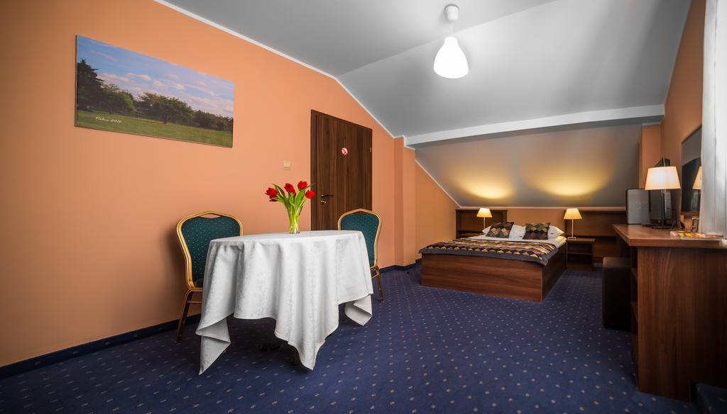 Hotel Colnus Kolno  Ngoại thất bức ảnh